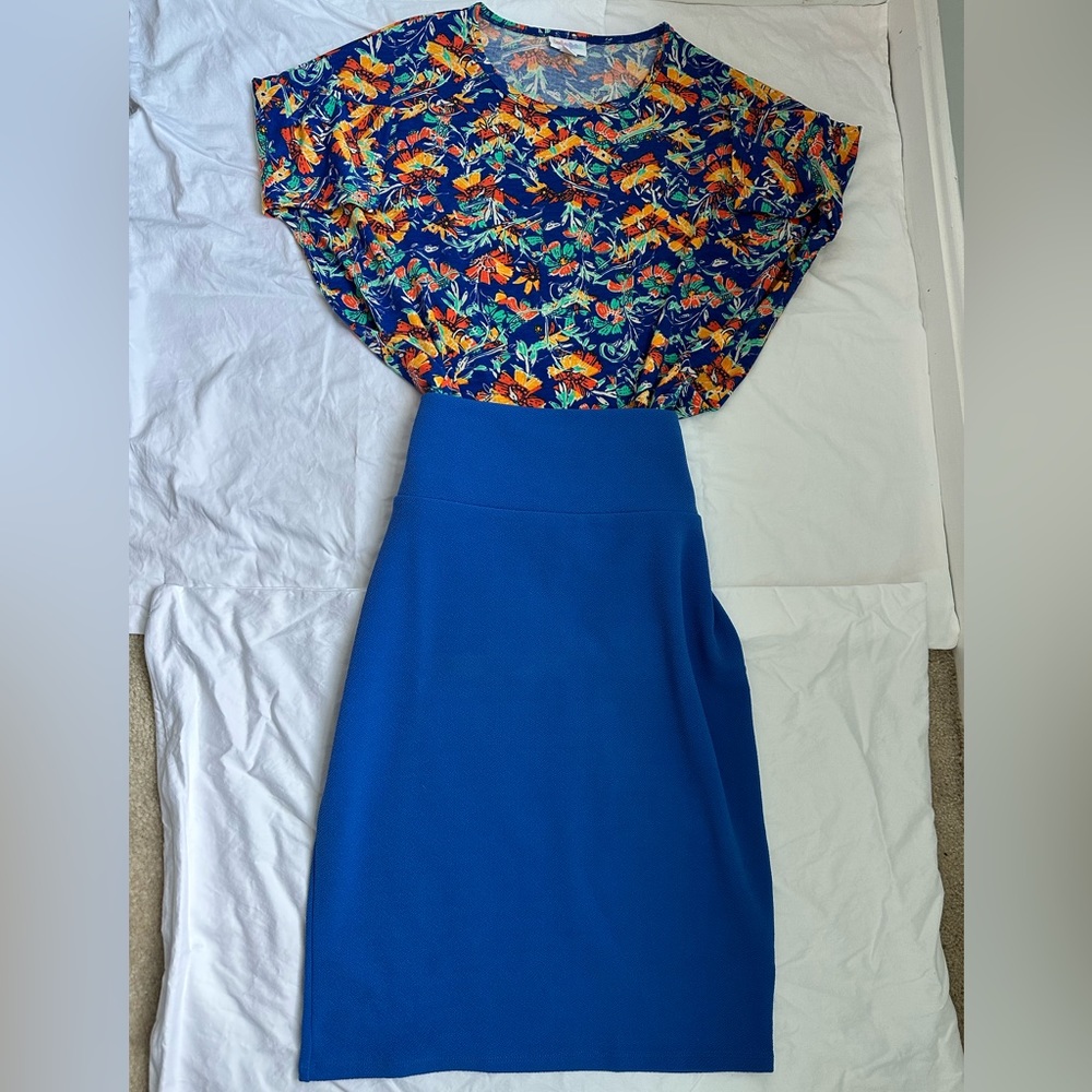 SHIRT ONLY LuLaRoe Irma Shirt - Blue Floral - Size Small